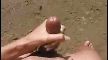 يحصل سكسي نيج نيج الدجاج السمين على رش نائب الرئيس على نهودهم الكبيرة
